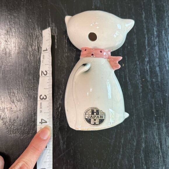 Chic White Ceramic Cat - VTG - One cat Only- nose chip- some wear MCM Kitty - Picture 5 of 5